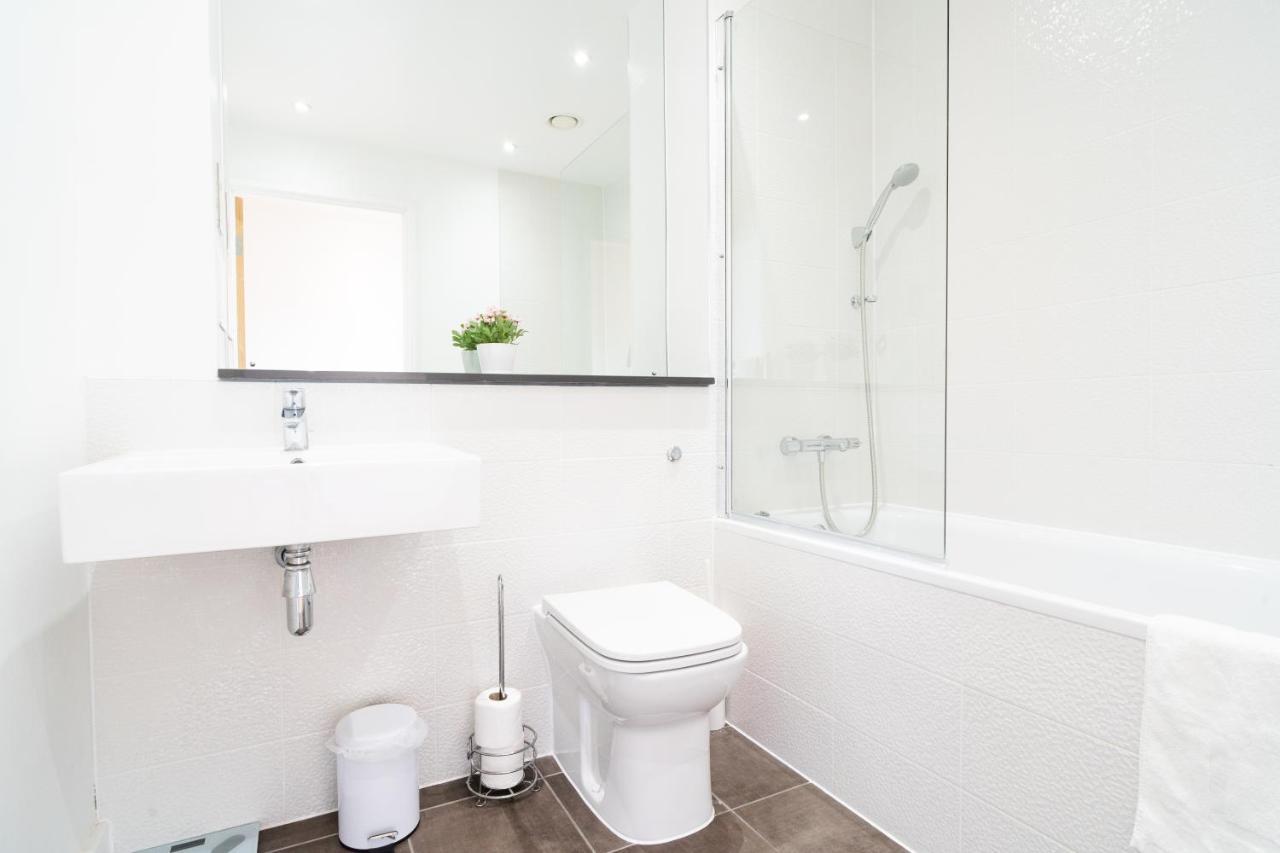 ⭑ Modern Town Centre Apartment ⭑ Борнмут Екстер'єр фото